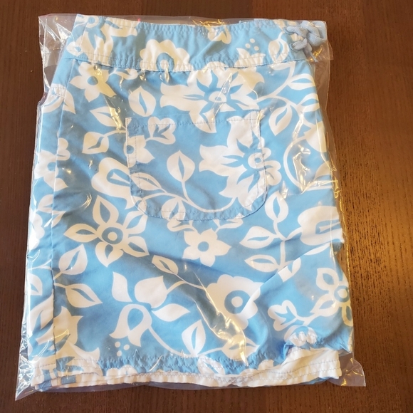 Reversible Board/swim skirt. Front pockets,velcro and shoelace closure. - Picture 7 of 16